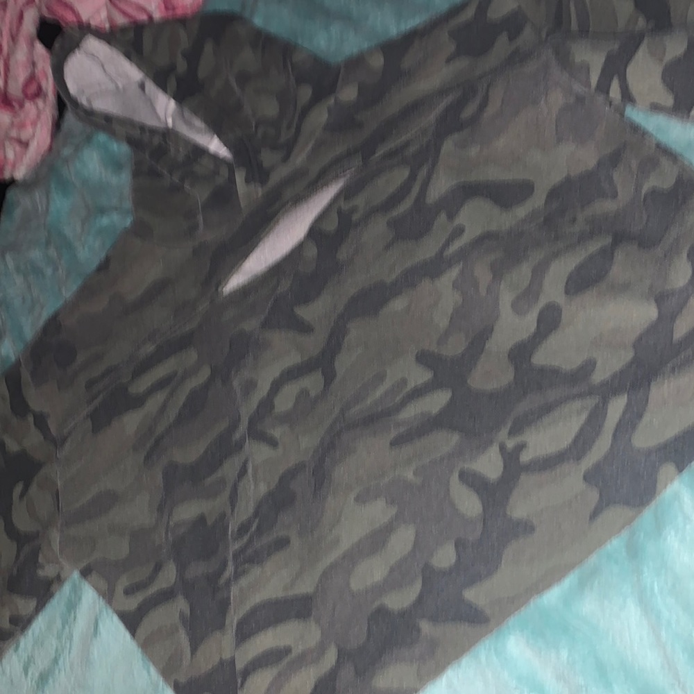 3 crop hoodies,, and one tie dye blue and white hoodie 💕